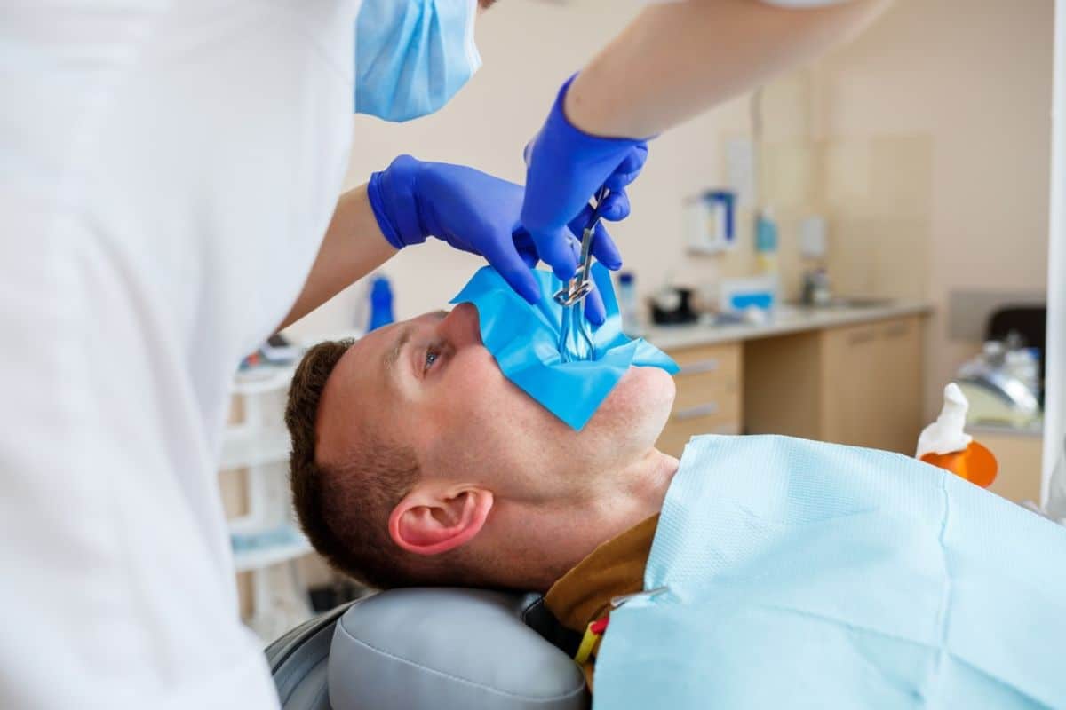 Featured image for “Can an Emergency Dentist Fix a Cracked Tooth?”